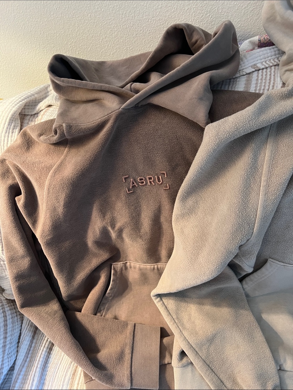 Lot of 2 ASRV Hoodies - Picture 3 of 6